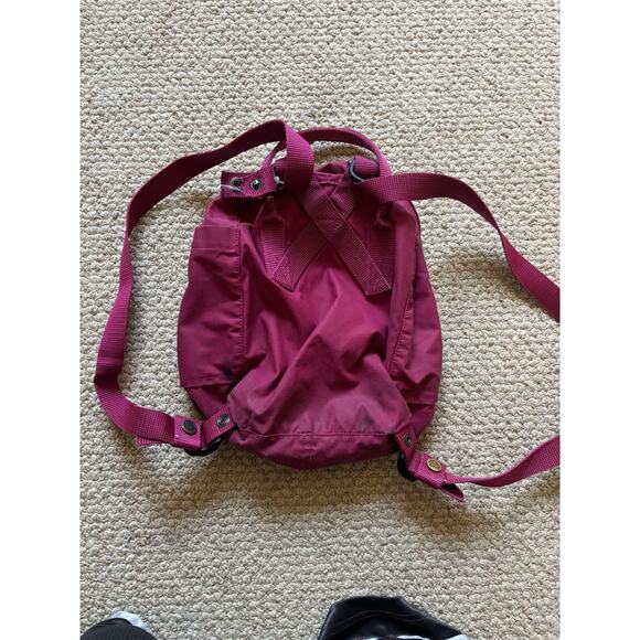 Burgundy mini Fjällräven Kanken backpack - Picture 3 of 9